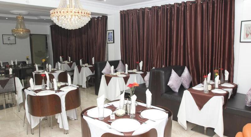 Apartment Royale Hotel&Suite Lagos Extérieur photo