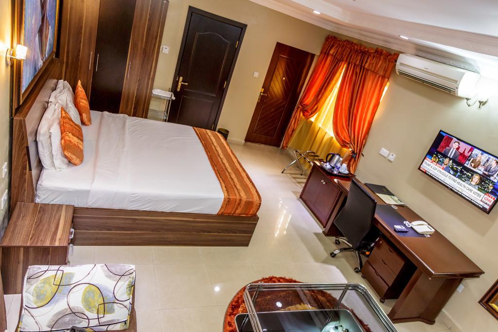 Apartment Royale Hotel&Suite Lagos Extérieur photo